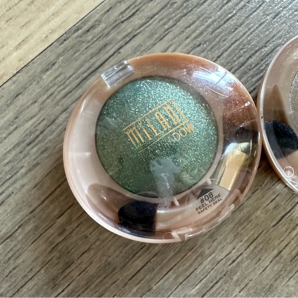 Set of Two NEW Milani Runway Eyes Eyeshadow, 0.07 oz - Picture 4 of 5